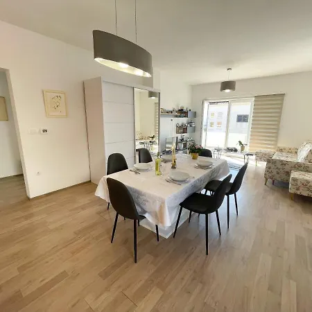 Mosaic Apartman *